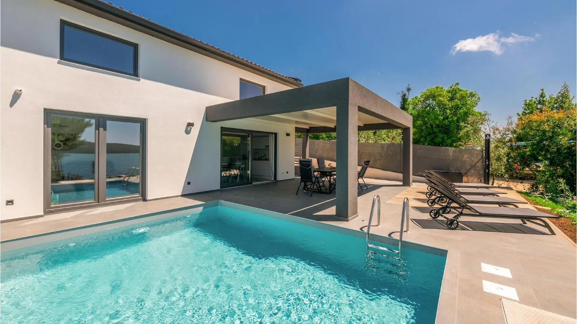 Awesome Home In Medolino